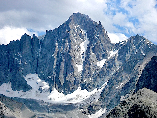 800px-ecrins_face_sud_de_la_barre_des_ecrins