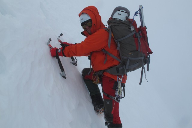 Wir Abstieg kletterten wir beide nebeneinander ab, um uns gegenseitig zu motivieren und uns nicht ständig Schnee und Eis auf den Kopf zu schmeißen.