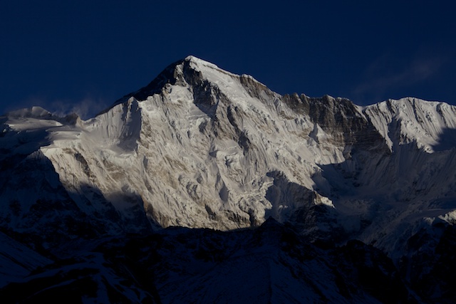 Dieser Anblick der grandiosen Südostwand des mit 8201 m sechsthöchsten Berges der Welt ist uns leider verwehrt geblieben. Aber vielleicht ist das ja noch ein Grund mehr, wiederzukommen.