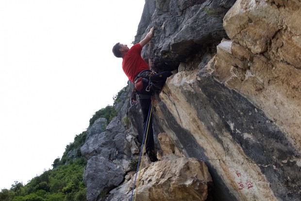 Geklettert sind wir auch. Allerdings meist nur halbe Tage und haben dann in der Regel fluchtartig die Felsen wegen Starkregens verlassen müssen.