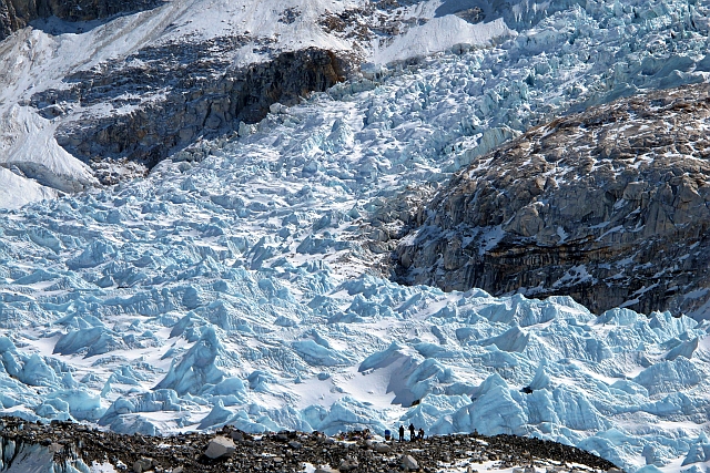 Der etwa 700 m hohe Khumbu-Eisfall ist sicher einer der beeindruckendsten und mächtigsten auf unserem Globus.