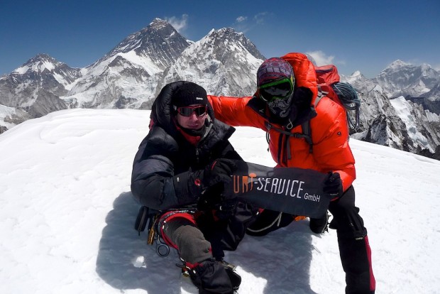 Ein besonderes Highlight im vergangenen Jahr über das ich mich auch bis heute sehr freue. Sven und Stefan auf dem Gipfel des Nirekha Peaks. Die beiden werden sich an diesen Augenblick bis an ihr Lebensende erinnern. Diese Gewissheit macht mich glücklich.