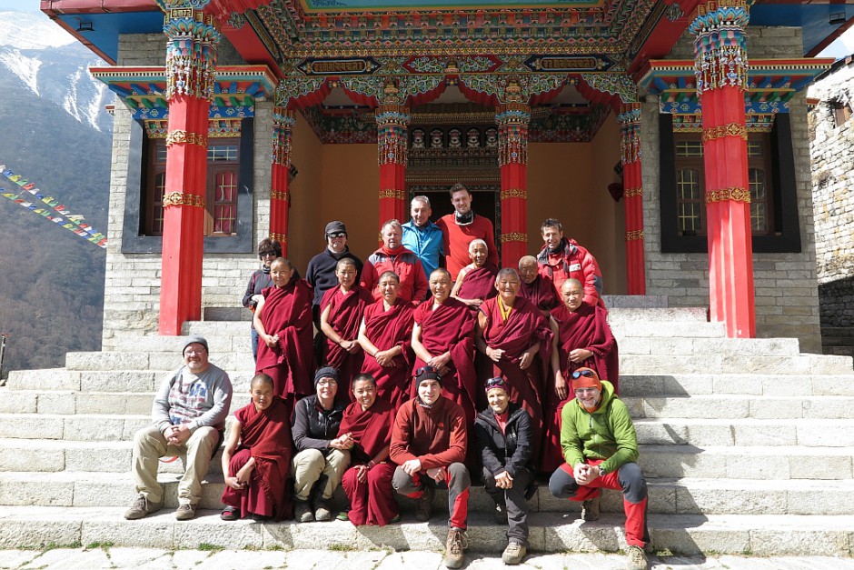 Das obligatorische Gruppenfoto mit den Nonnen ist immer ein großer Spaß. Die Nonnen lassen sich zu gern fotografieren und wollen natürlich alle das Bild auch haben!