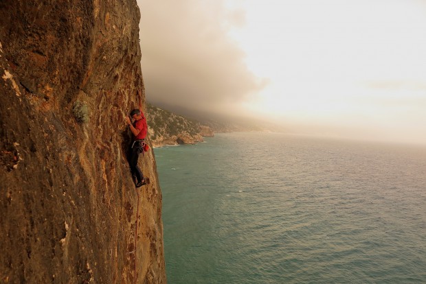 Klettern über dem Meer mit der Option jederzeit die felsen Felsen sei zu lassen und ins Wasser zu springen. Und das auch Ende Oktober oder Anfang November. Manchmal zu schön um wahr zu sein...