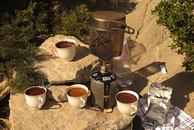 Kleiner Service zwischendurch. Es gab jeden Tag frisch aufgebrühten italienischen Kaffee direkt unter der Wand