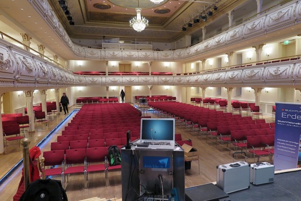 Die Ruhe vor dem Sturm im Kaisersaal in Erfurt. In einem solchen Ambiente präsentiere ich meine Vorträge auch nicht alle Tage. Schon Zar Alexander der Erste und Kaiser Napoleon gaben sich hier die Klinke in die Hand!