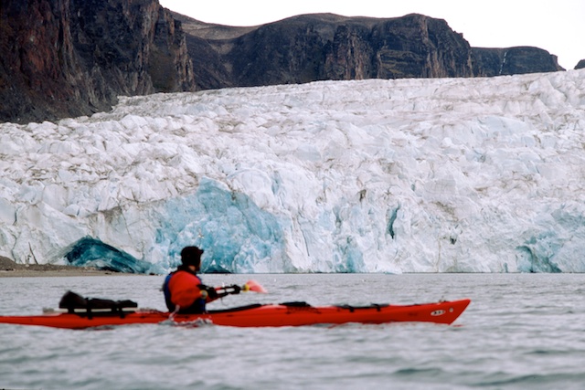 Die einen würden es als Extremkajaking bezeichnen. Ich uns eher als "Schönwetterpaddler". Denn hier oben waren wir den Stürmen aus Nordwesten schutzlos ausgeliefert. Paddeln ging nur bei gutem Wetter. Das wird in Feuerland kaum anders sein. Außer Glück braucht man also auch noch Geduld. 