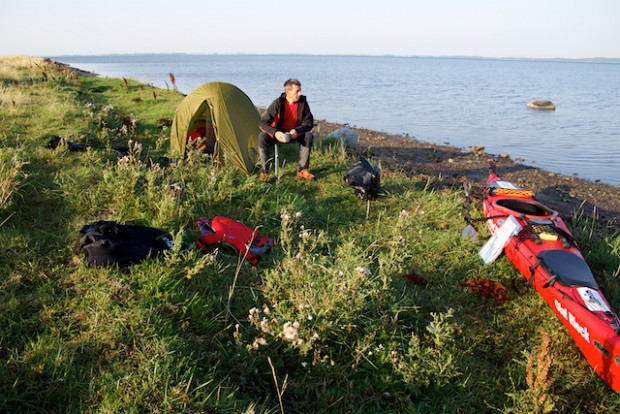 Mein erster Biwakplatz an der Westküste Rügens. Im Hintergrund Hiddensee.