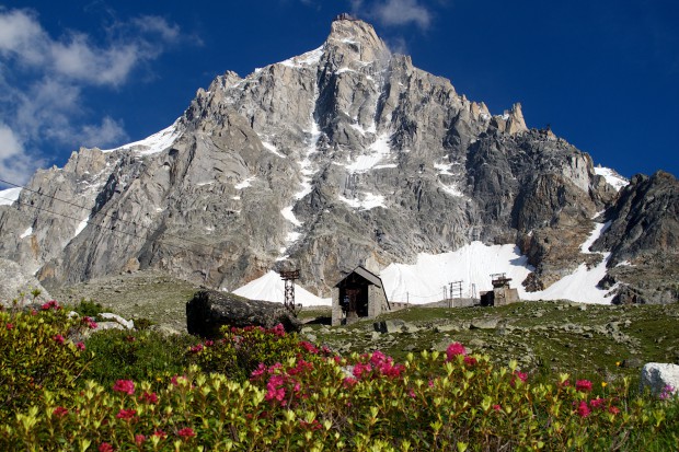 An der alten Mittelstation Les Glacier oriental schlugen wir unser erstes Lager auf.