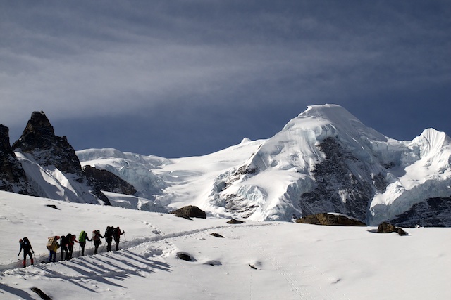 Es ist ja nicht so, dass wir nur schlechtes Wetter hatten. Genau zu der Zeit, als es am wichtigsten war, nämlich am Mera Peak, waren Verhältnisse und Wetter geradezu perfekt. Wir wurde regelrecht belohnt. Nur annehmen musste man dieses geschenk auch. manche konnten das eben leider nicht.