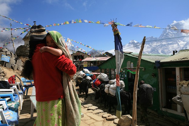 Auf einem kleinen Pass namens Mong steht die Lodge meines Freundes Anu Sherpa. Ein wunderbarer Ort.