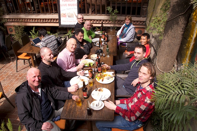 Wir hatten in Kathmandu den ganzen Tag Zeit und sind auch schon in eins meiner Lieblingsrestaurants zum Mittag eingekehrt.