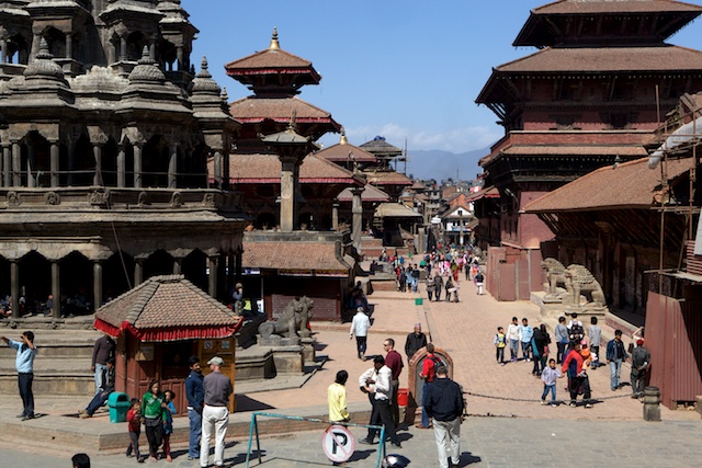 Der Durbar Square in Patan. Vor allem die alten Tempel sollen vollkommen zerstört sein. Dieser Verlust würde Nepal ins Mark treffen, weil die meisten Touristen wegen dieser einmaligen Kulturstätten nach Nepal reisen und nicht wegen der Berge.