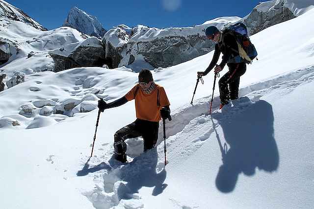 Spuren im Tiefschnee