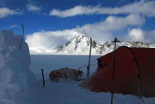 Lager vom vierten Camp auf dem Plateau