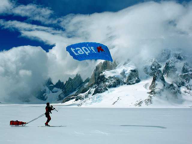 tapir-Segel vor dem Cerro Torre